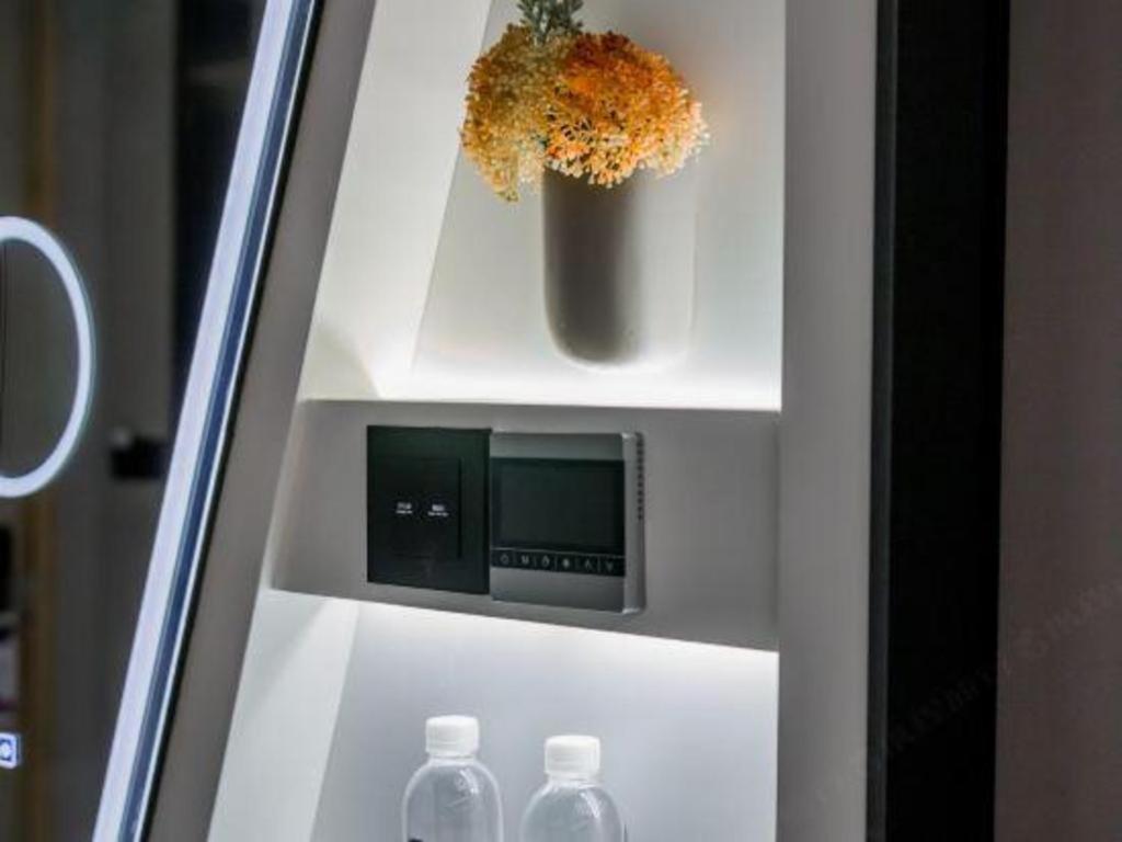 Hotel Yitel Collection Hongqiao Airport 4*