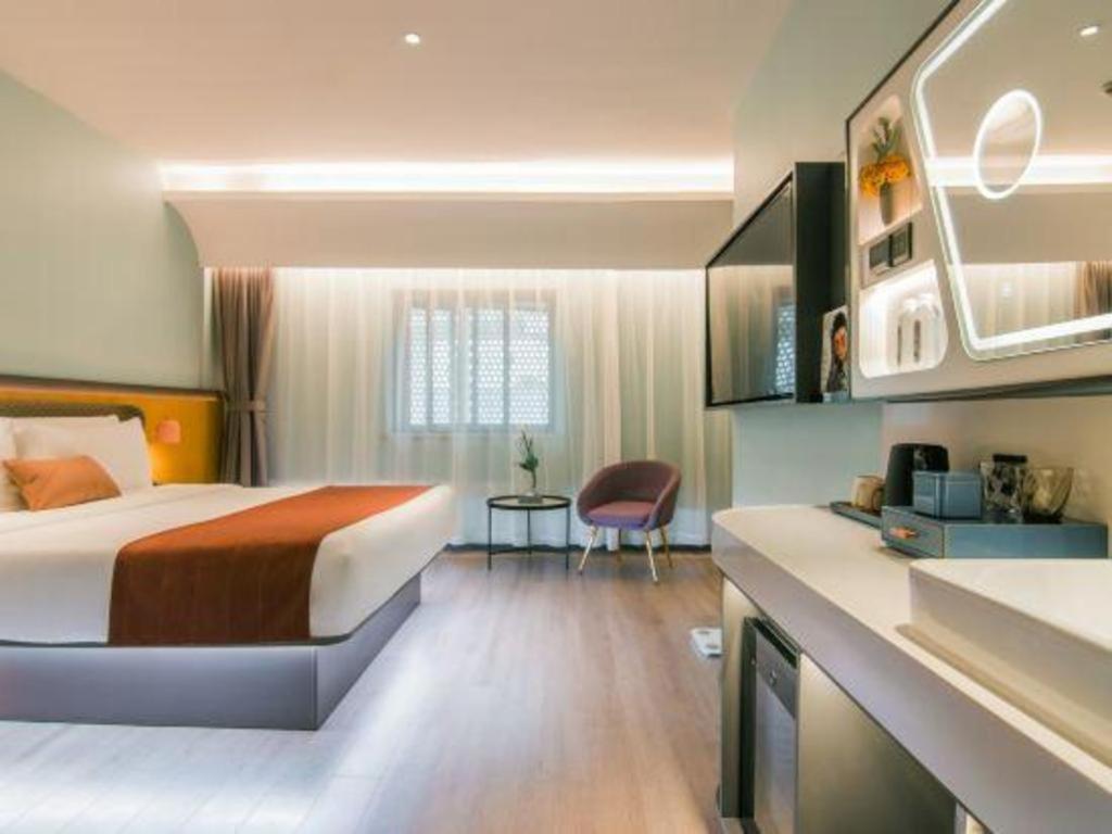 Hotel Yitel Collection Hongqiao Airport 4*