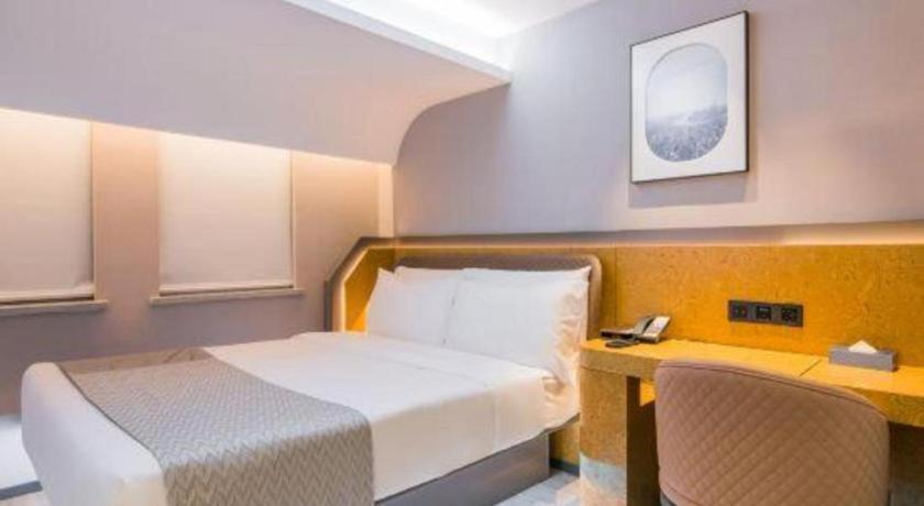 Hotel Yitel Collection Hongqiao Airport 4*