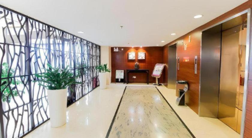 Yitel Collection Hongqiao Airport Hotel 4*